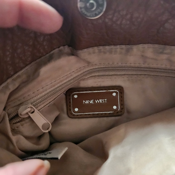 *SOLD*Nine West Genuine Leather Purse - Picture 8 of 9